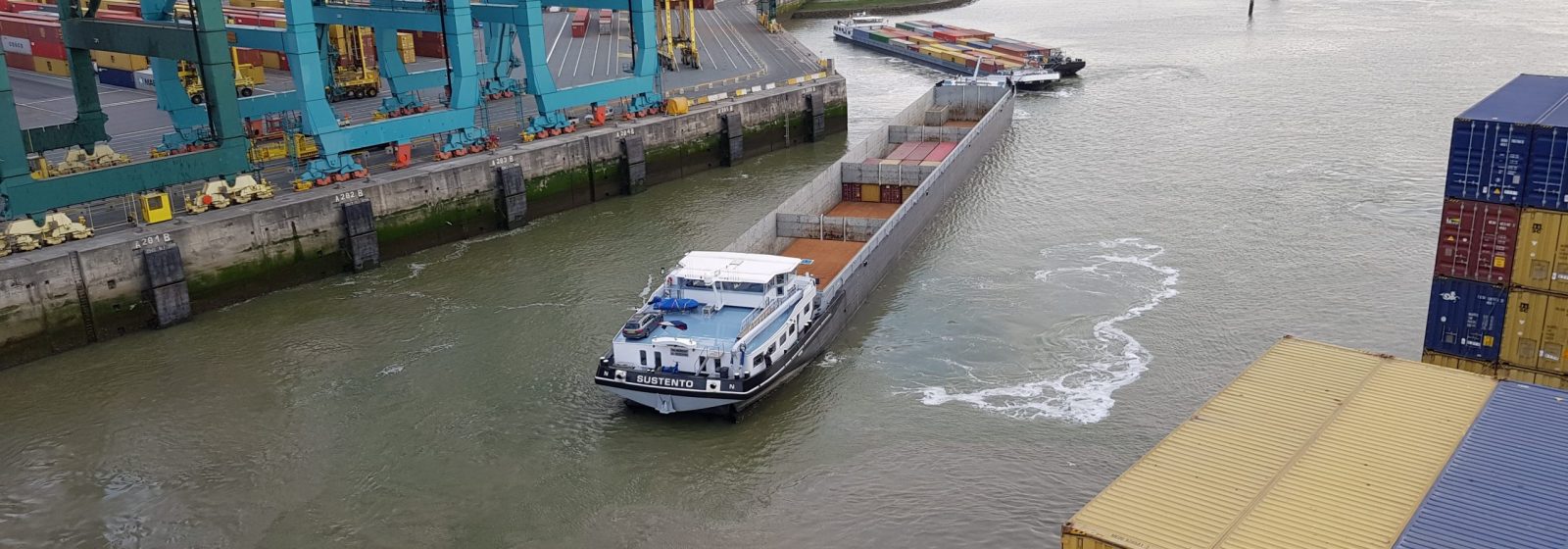 20220516 Binnenvaart containers Deurganckdok